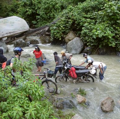 Fording a river b/w Moa and Tuare