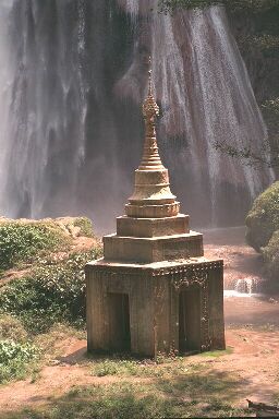 Comes with a tempel. Beware, pretty slippery ground.